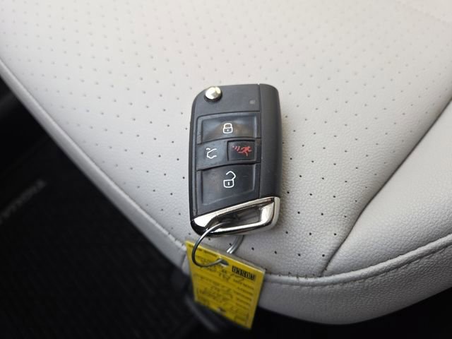 Used 2019 Volkswagen Tiguan S image 37