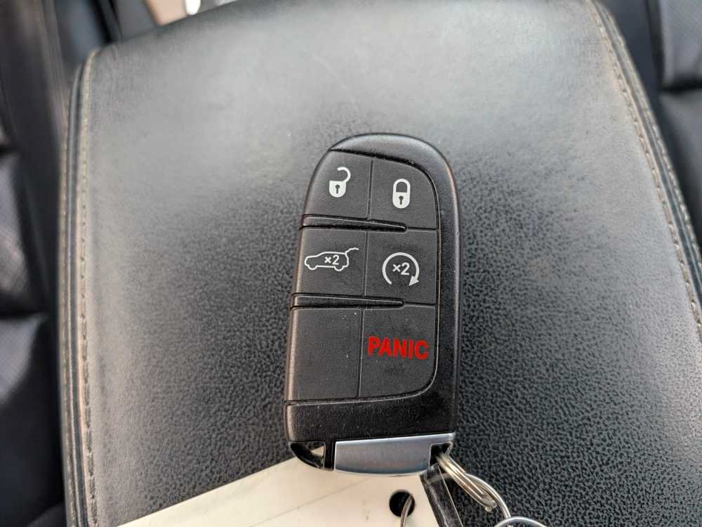 Used 2017 Jeep Grand Cherokee Overland AWD/4WD image 38