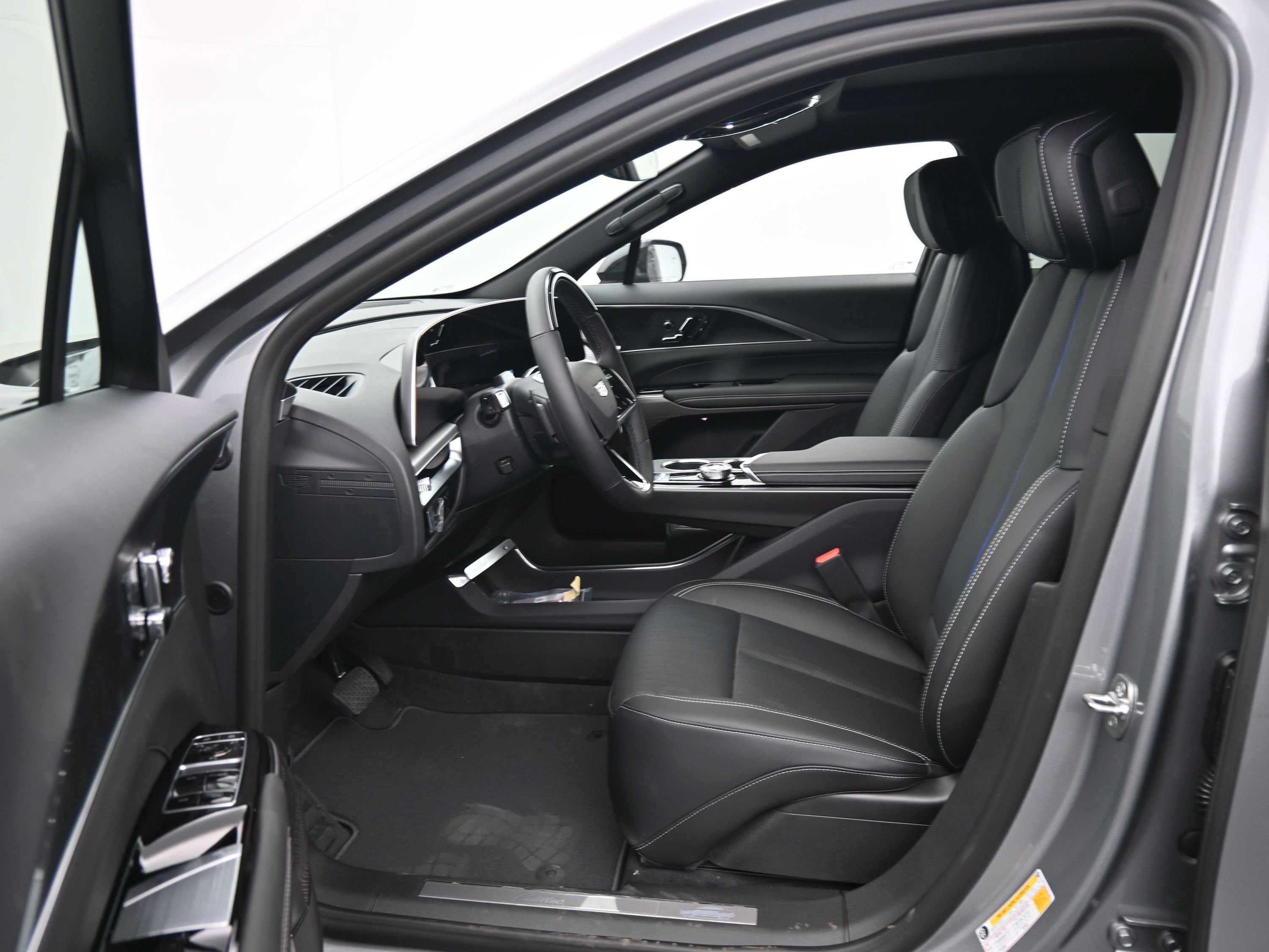 New 2026 Cadillac Lyriq Sport w/ LPO, Floor Liner Package AWD/4WD image 11