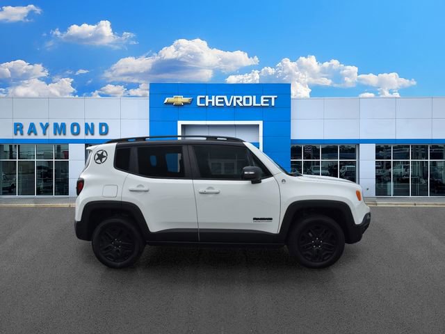 Used 2017 Jeep Renegade Trailhawk AWD/4WD image 2