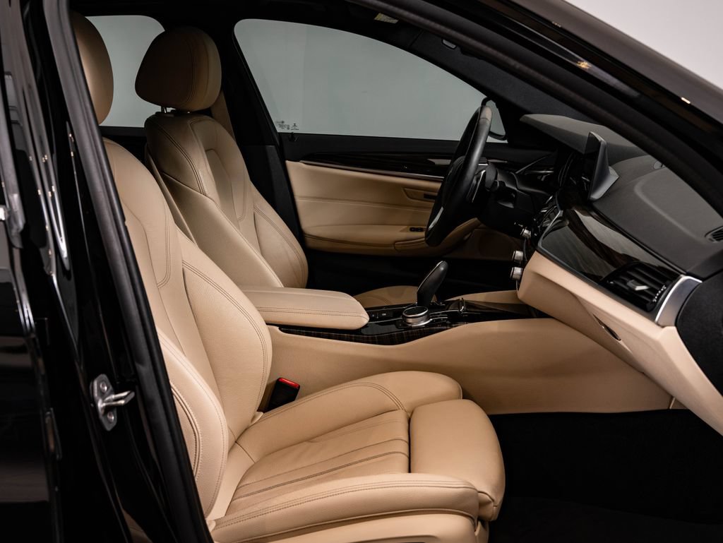 Used 2019 BMW 540i w/ Convenience Package RWD image 24