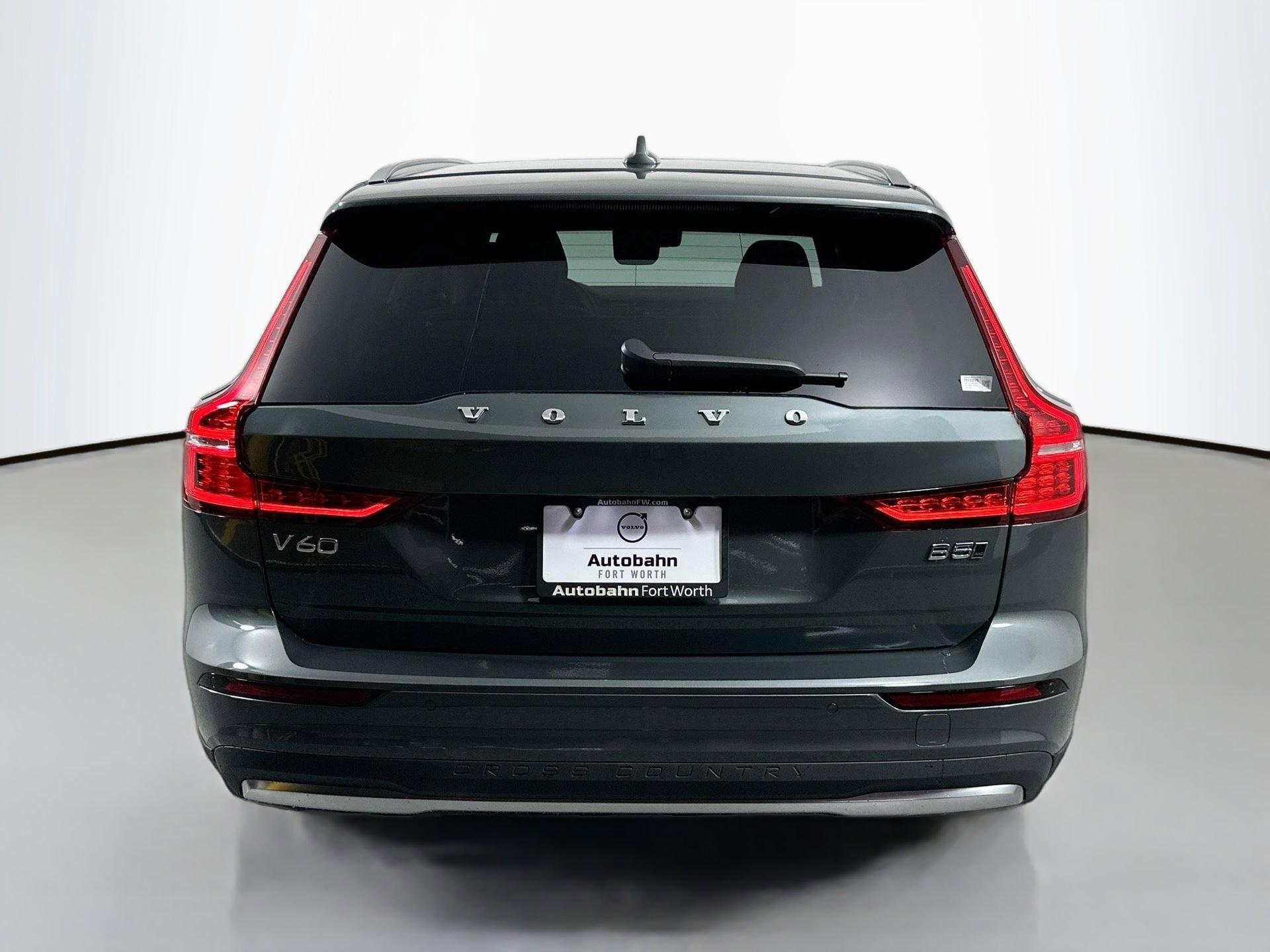 New 2026 Volvo V60 B5 Cross Country Plus w/ Climate Package AWD/4WD image 6