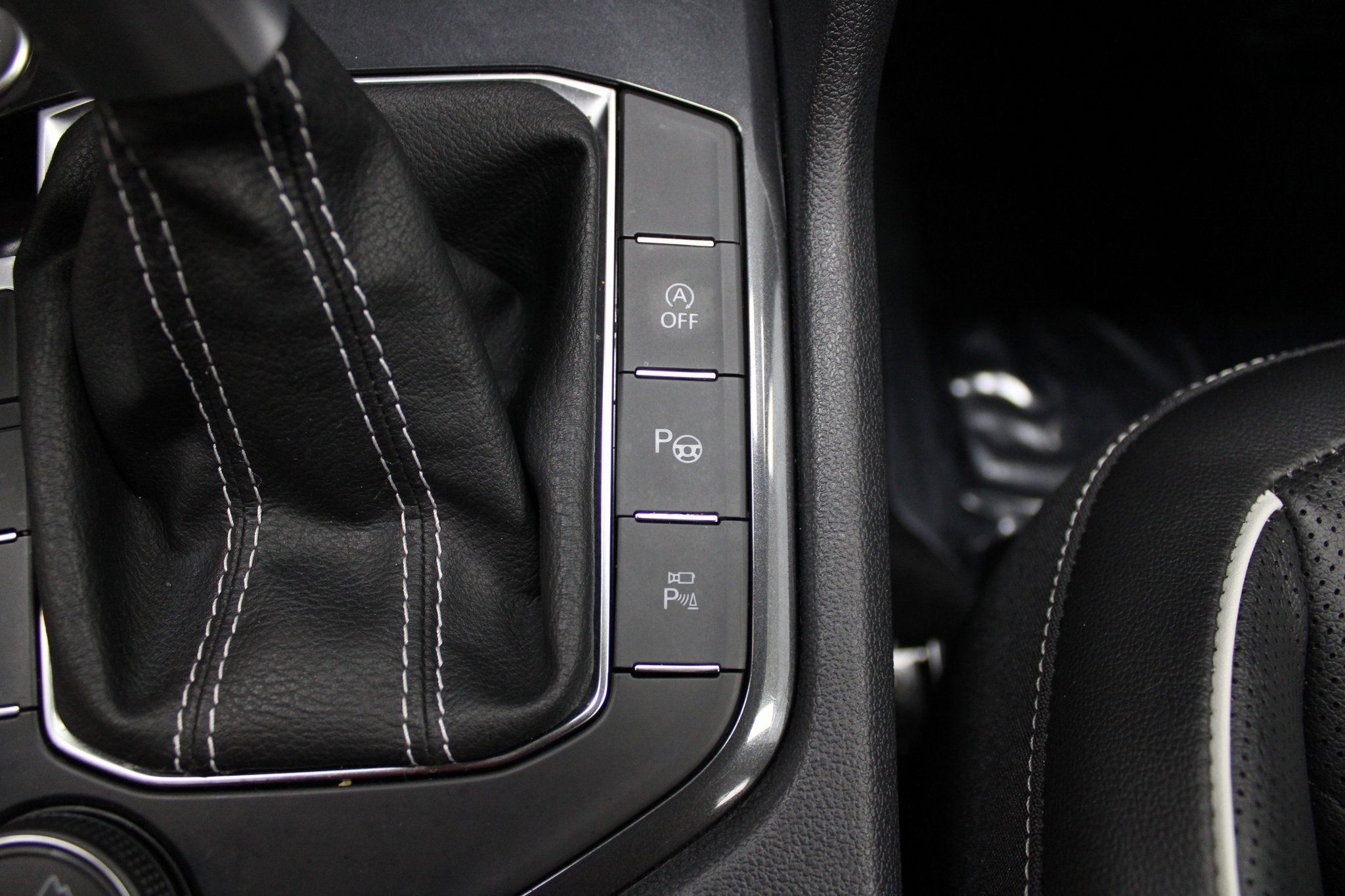 Used 2022 Volkswagen Tiguan SEL R-Line image 42