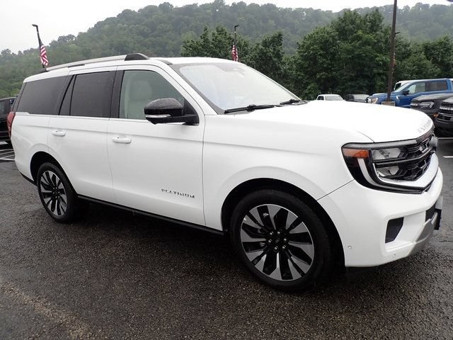Used 2025 Ford Expedition Platinum w/ Driver's Package AWD/4WD image 11