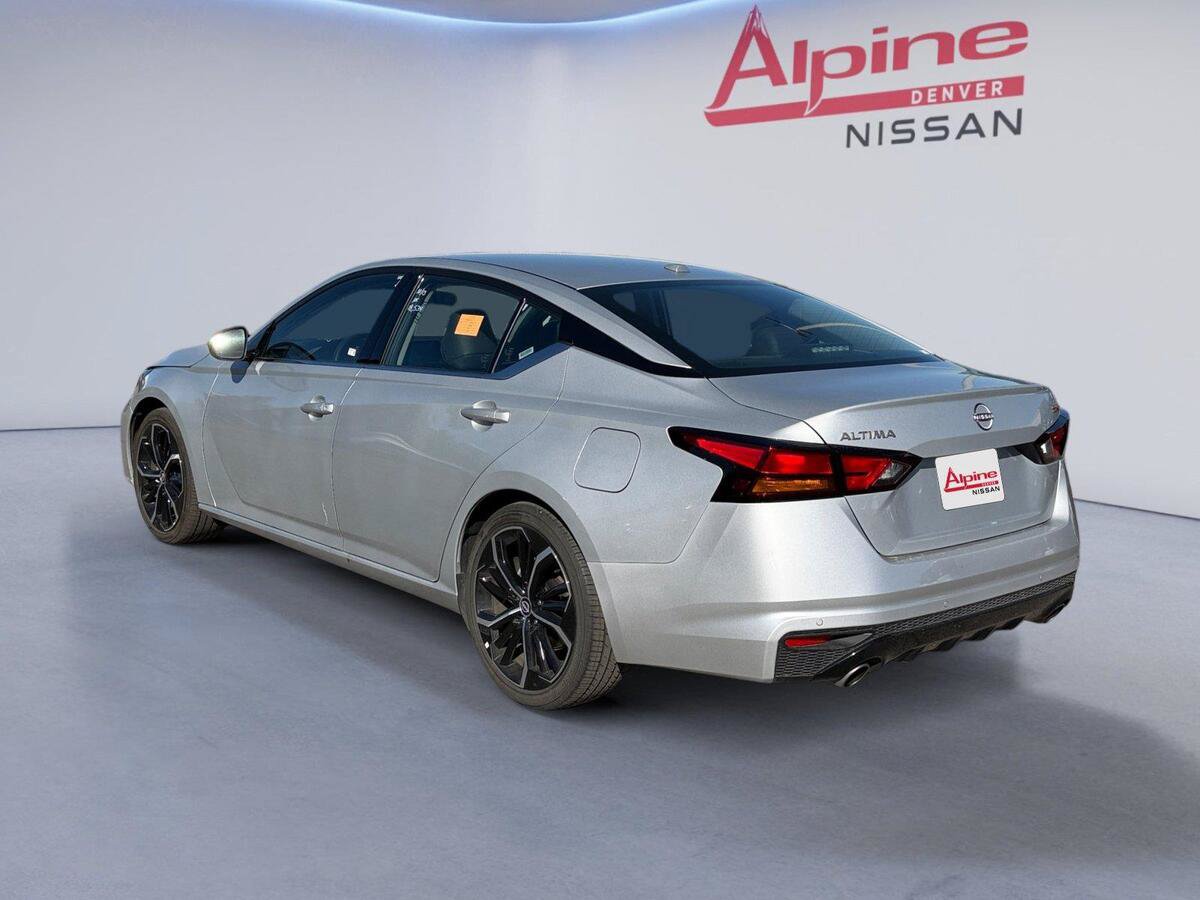 Used 2025 Nissan Altima 2.5 SR FWD image 3