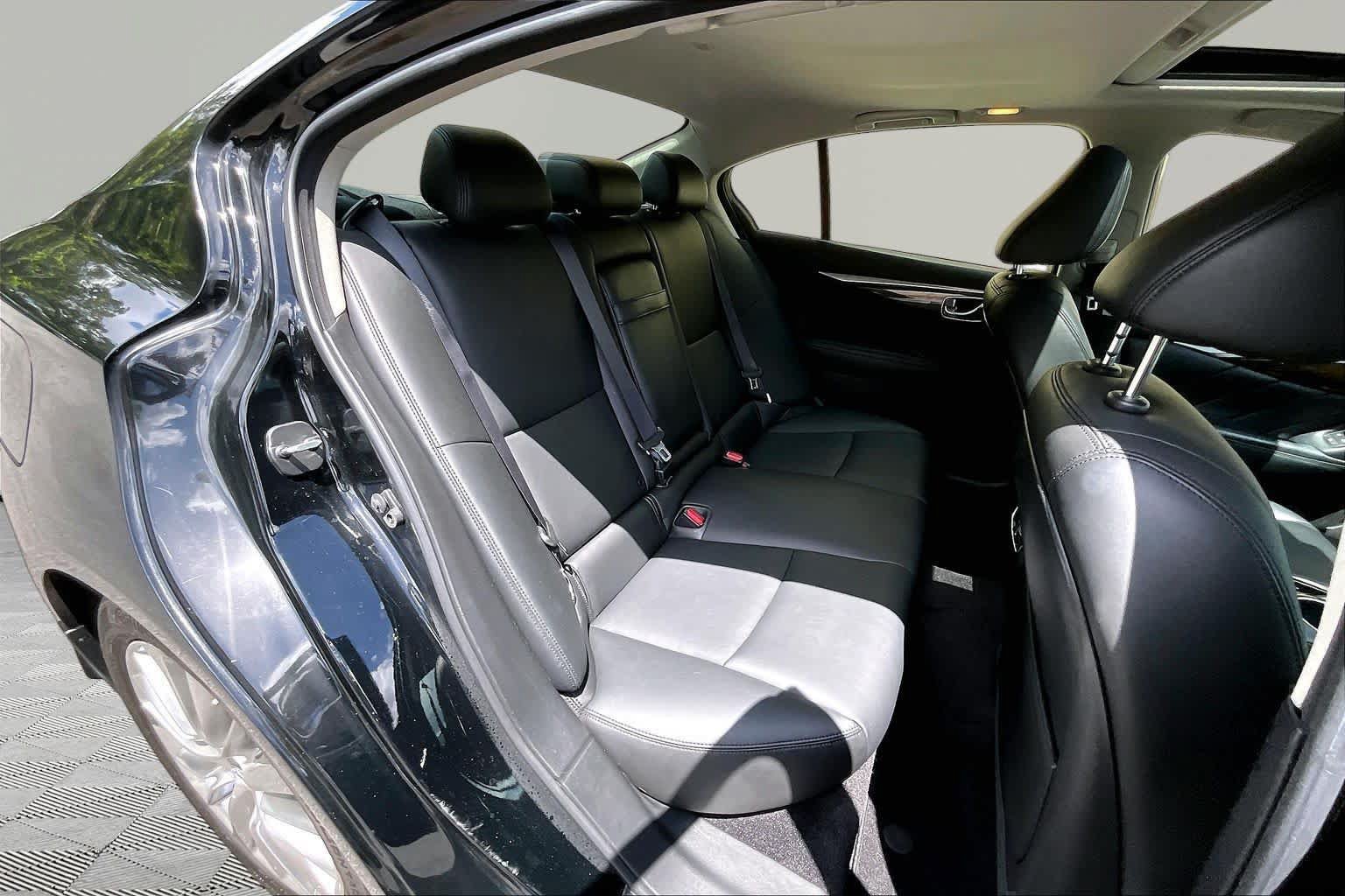 Used 2019 INFINITI Q50 Luxe w/ Essential Package (3.0T Luxe) RWD image 20