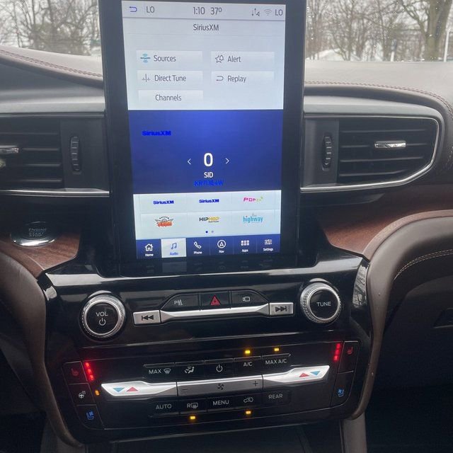 Used 2022 Ford Explorer King Ranch w/ Premium Technology Package image 7