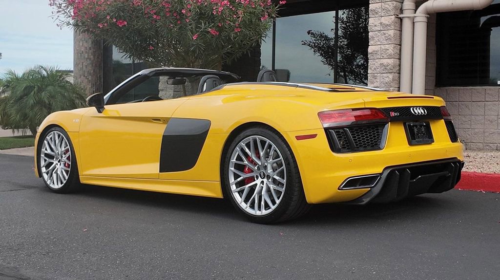 Used 2017 Audi R8 V10 w/ Carbon Exterior Package image 19