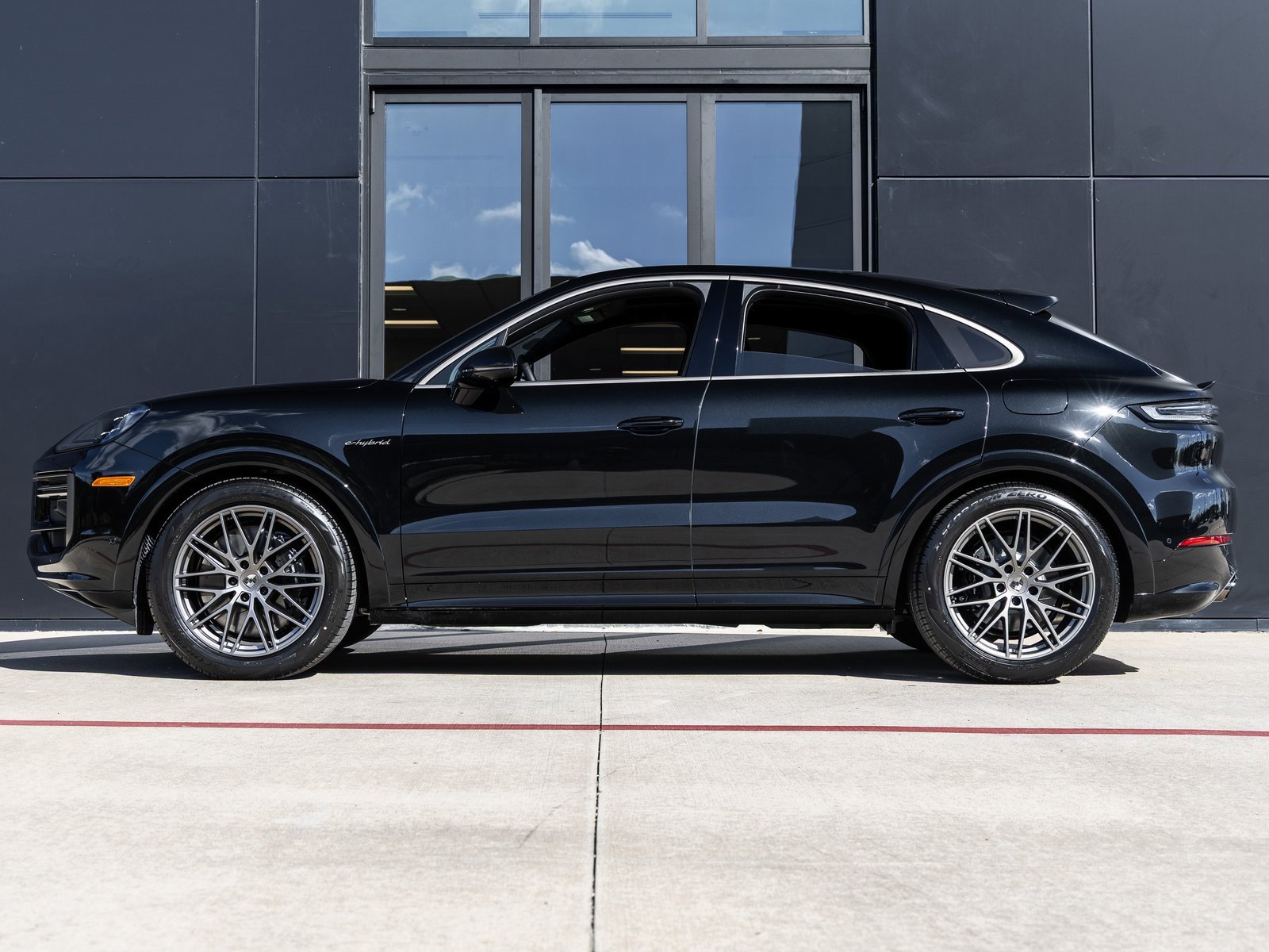 New 2026 Porsche Cayenne Turbo image 2