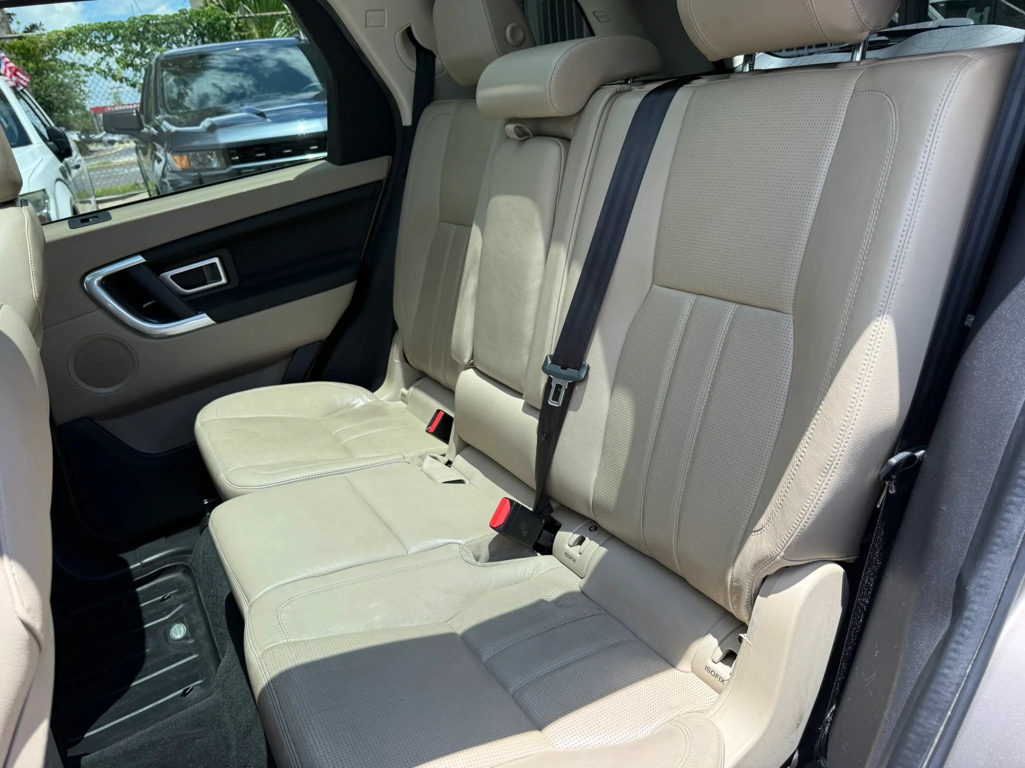 Used 2017 Land Rover Discovery Sport HSE AWD/4WD image 16