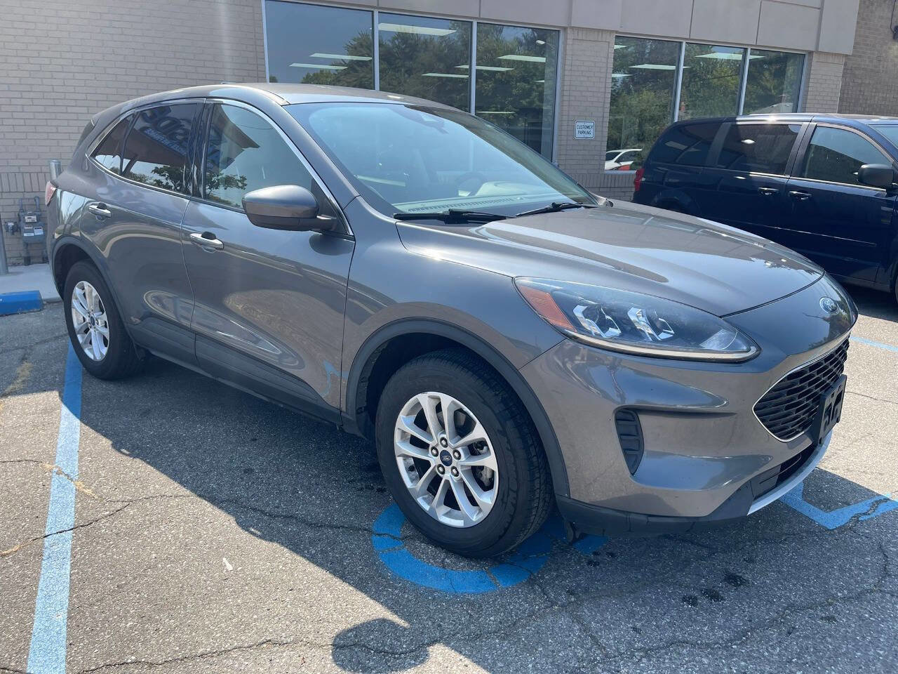 Used 2019 Ford Edge SEL w/ Equipment Group 201A image 3