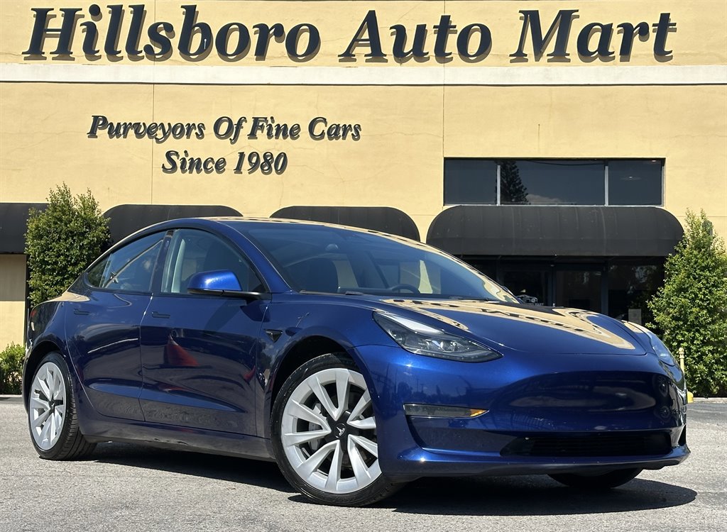 Used 2022 Tesla Model 3 Standard Range Plus RWD image 1