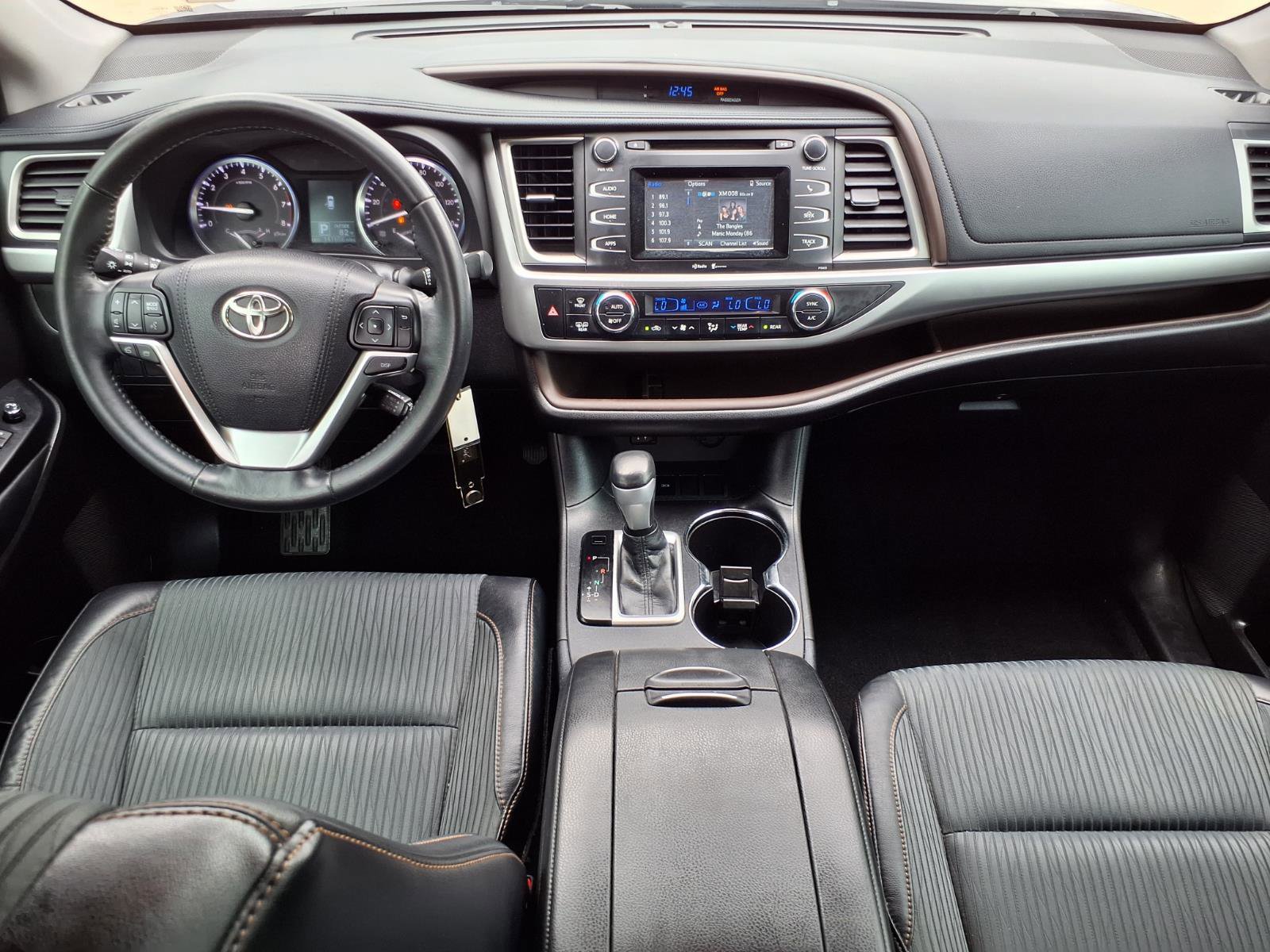 Used 2015 Toyota Highlander Plus FWD image 4
