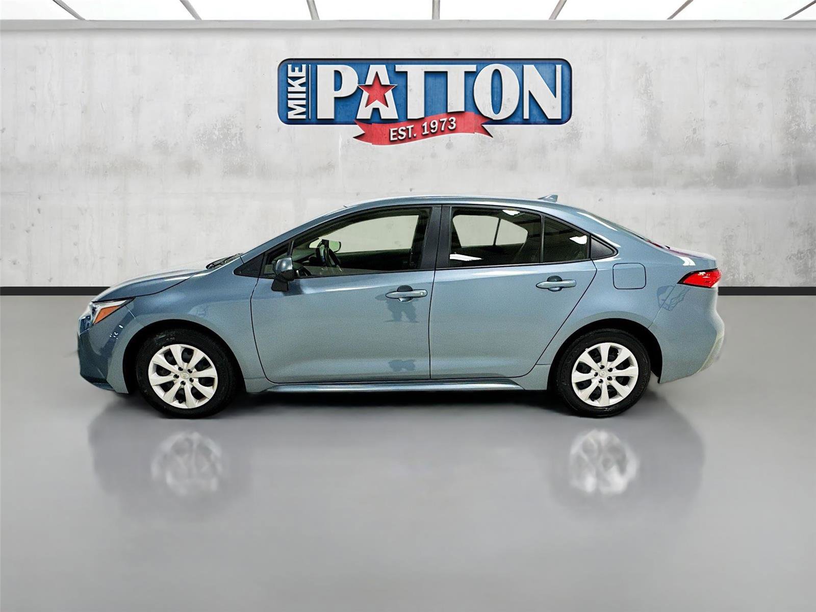 Used 2023 Toyota Corolla LE image 4