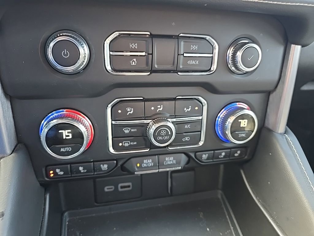 Used 2024 GMC Yukon SLT w/ SLT Luxury Package image 25