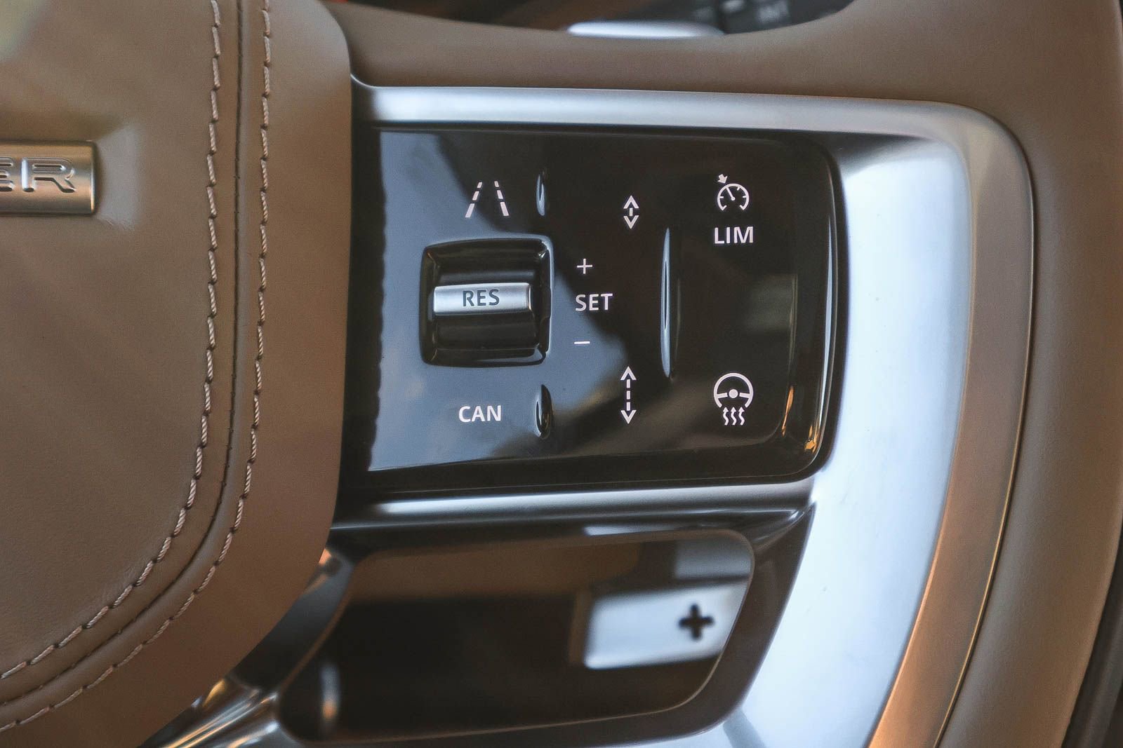 New 2026 Land Rover Range Rover SE image 37