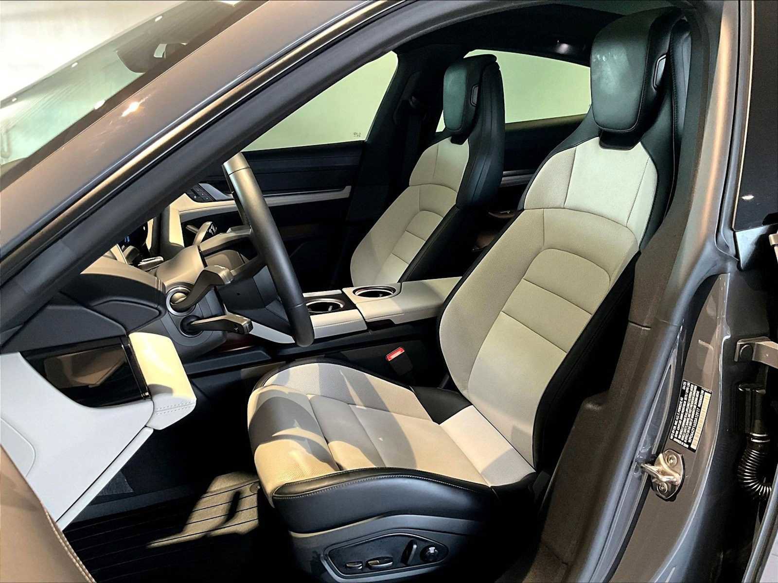 Used 2025 Porsche Taycan image 8