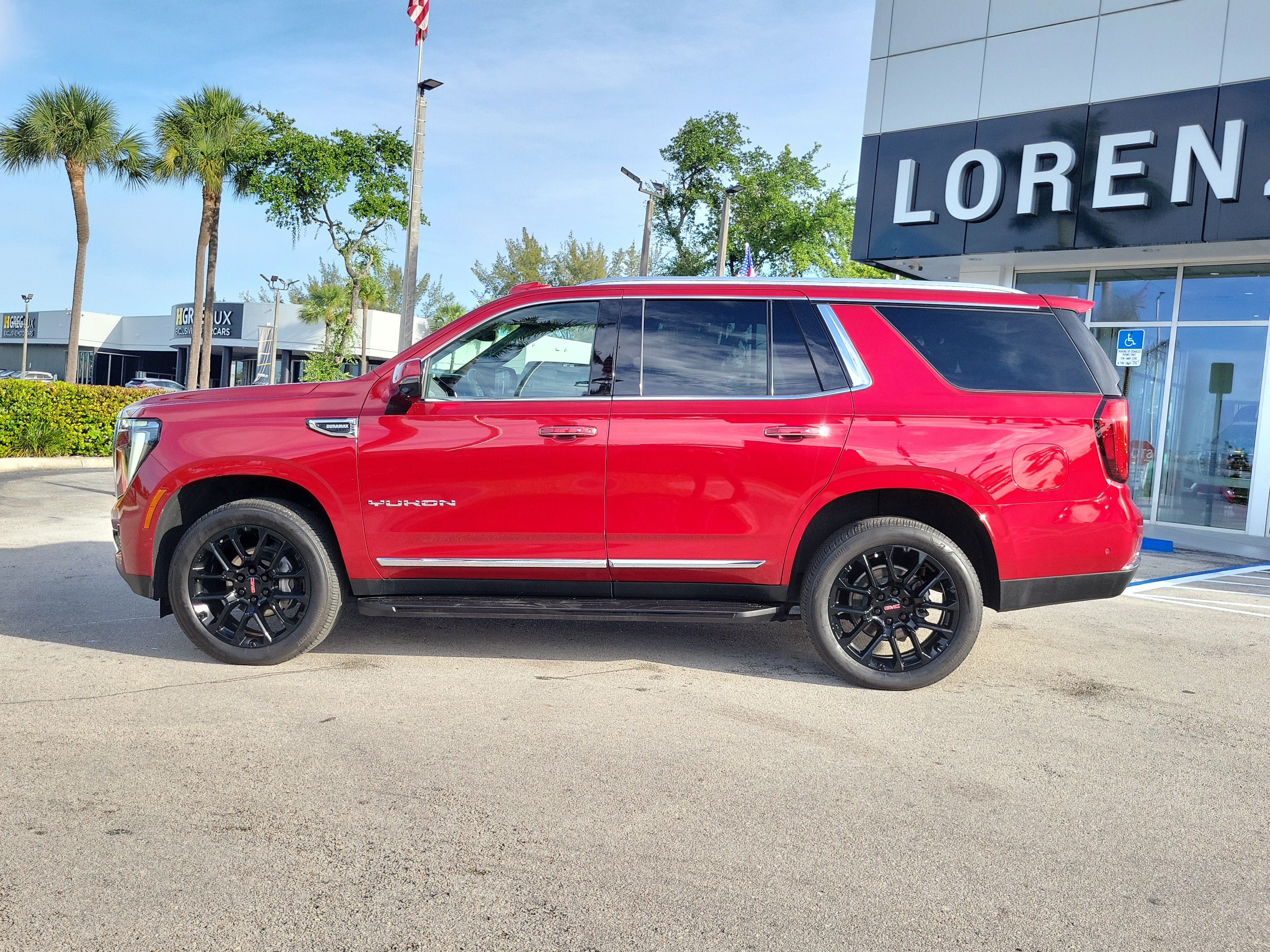 Used 2025 GMC Yukon Elevation RWD image 8