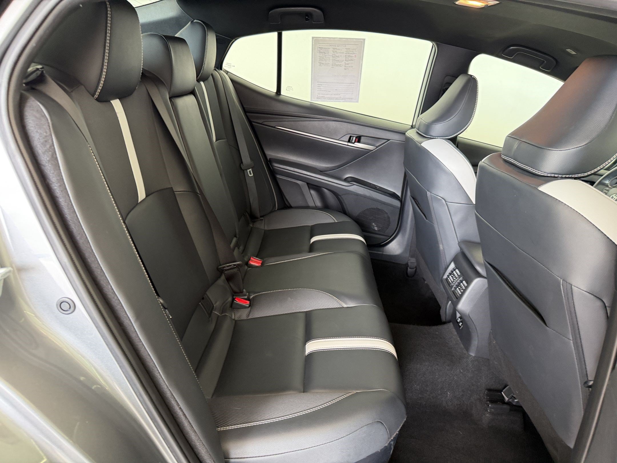 Used 2025 Toyota Camry SE FWD image 30