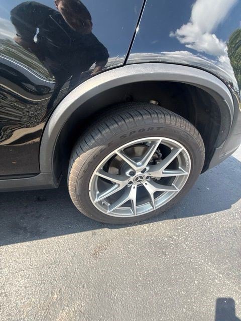 Used 2022 Mercedes-Benz GLC 300 4MATIC image 4