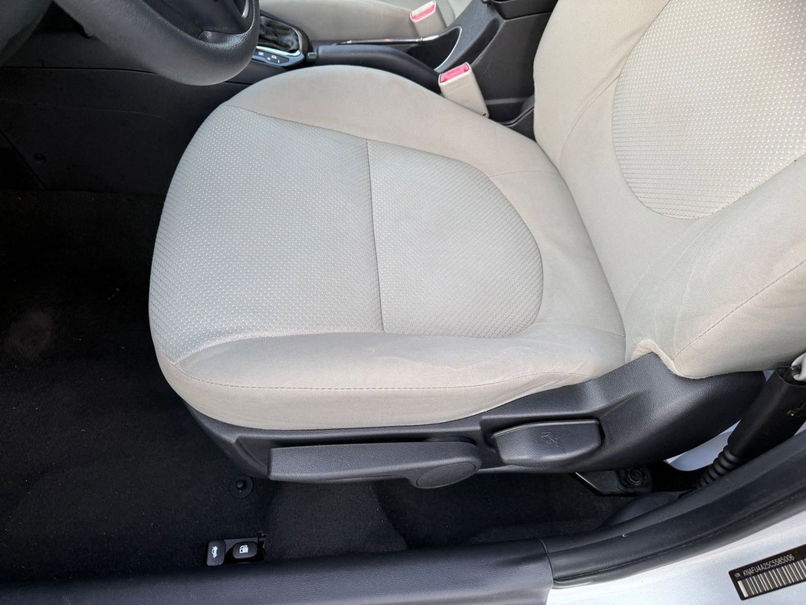 Used 2012 Kia Forte EX image 12