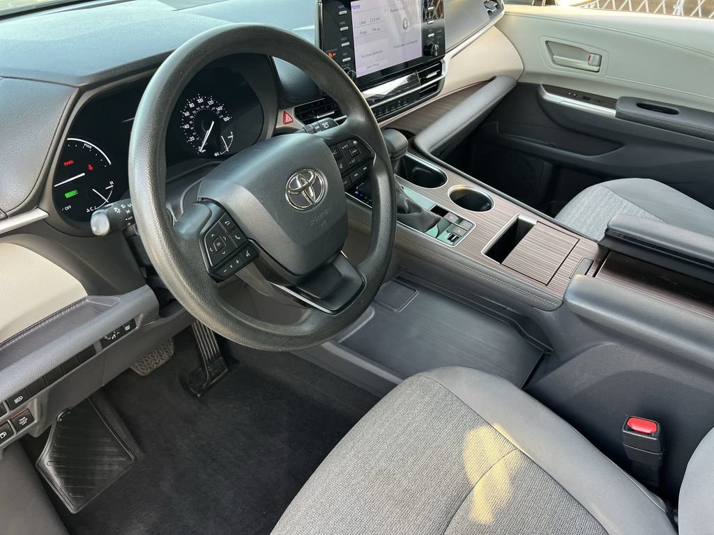 Used 2023 Toyota Sienna LE FWD image 10