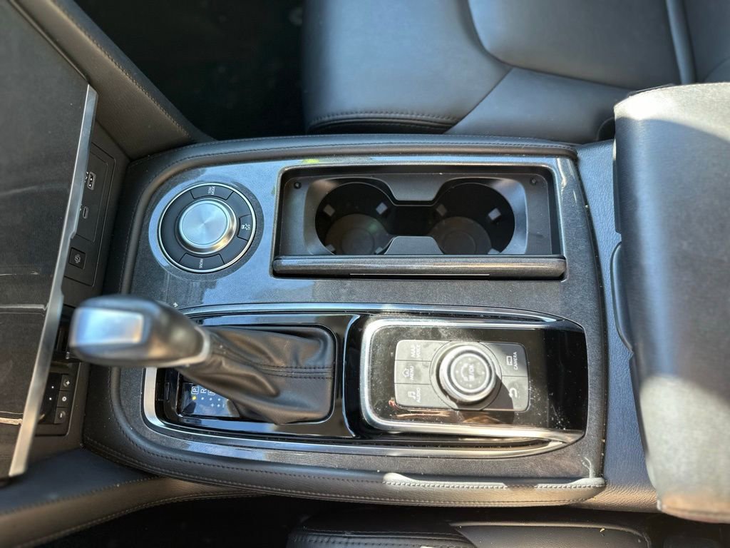 Used 2023 Nissan Armada SV image 23