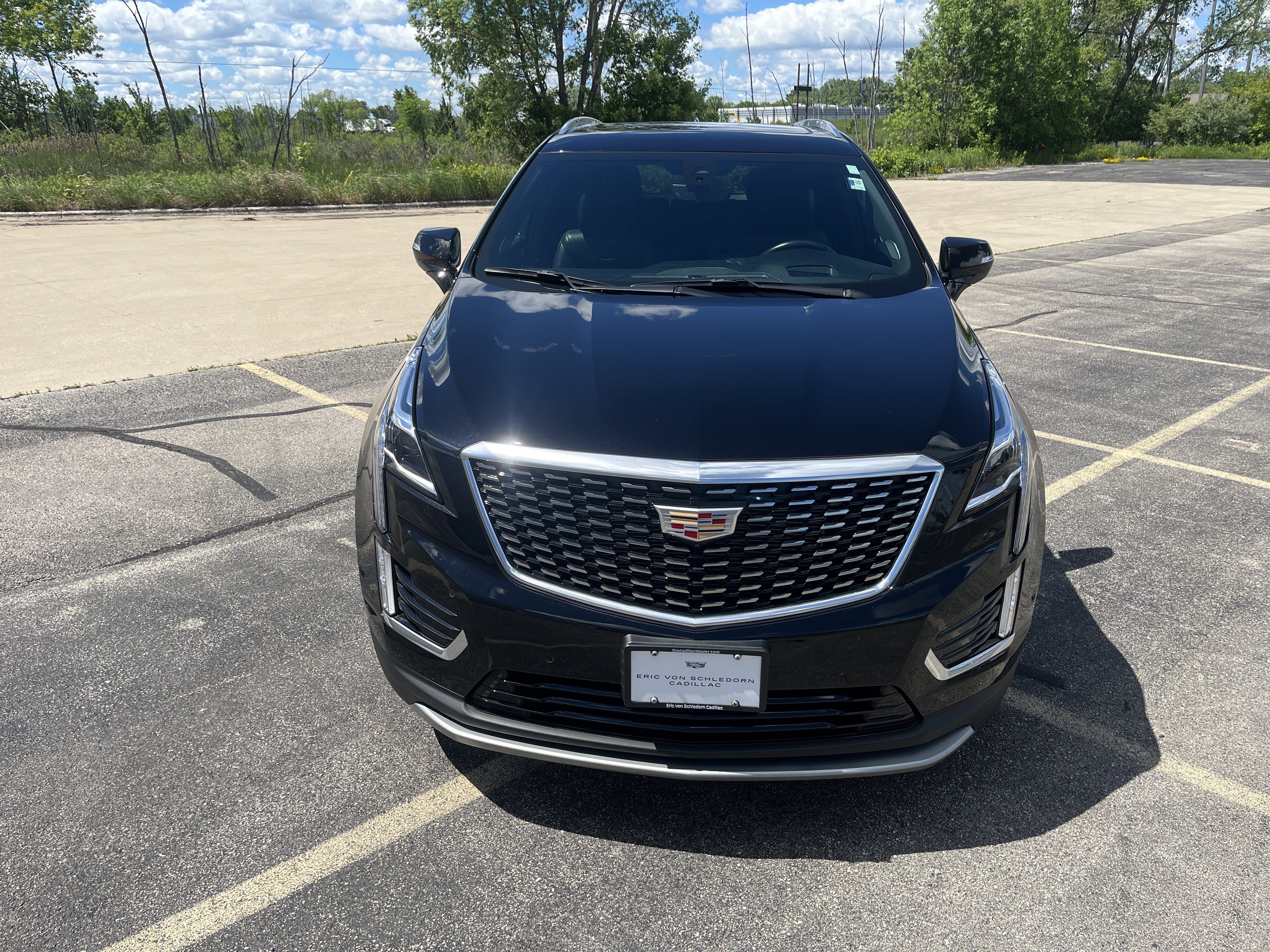 Used 2023 Cadillac XT5 Premium Luxury w/ Technology Package AWD/4WD image 2