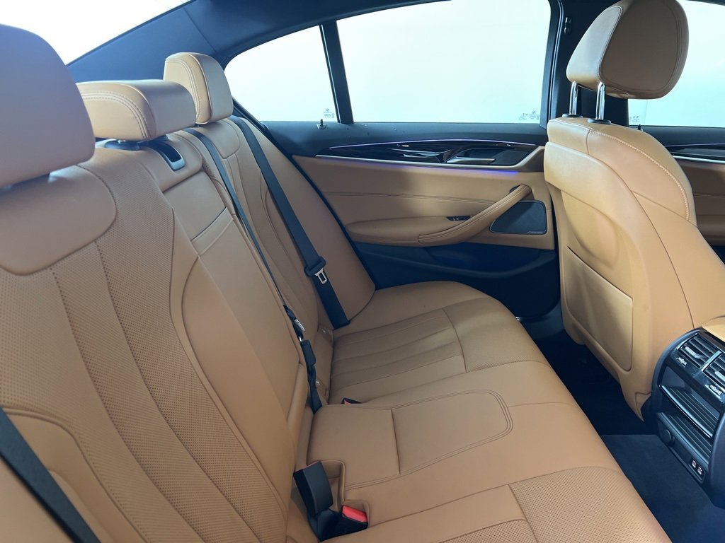 Used 2023 BMW 540i xDrive w/ Premium Package image 17