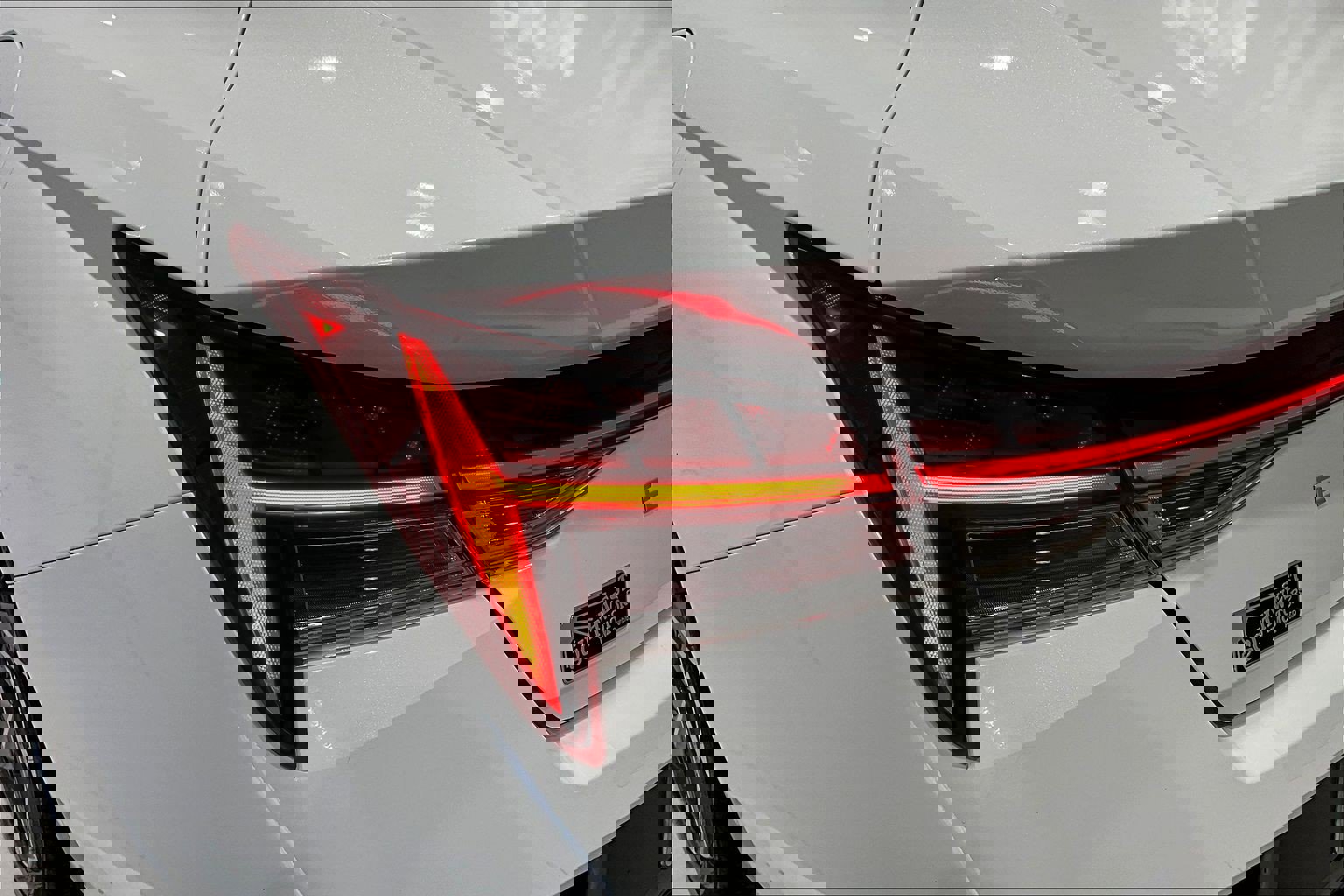 Used 2025 Hyundai Elantra Limited w/ Cargo Package image 23