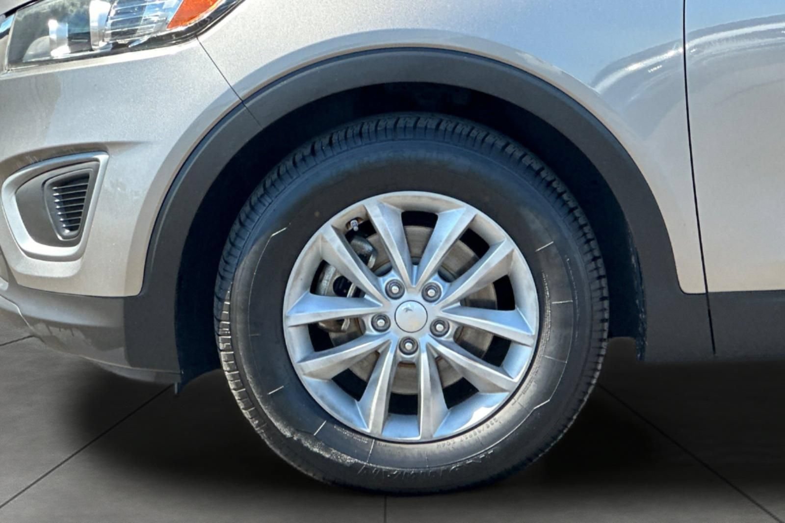 Used 2017 Kia Sorento FWD w/ LX Convenience Package image 31