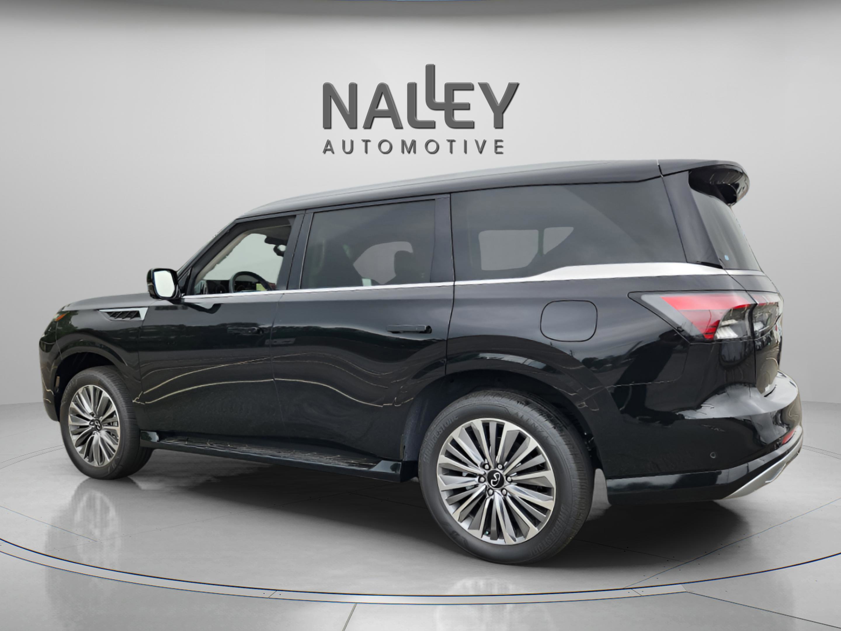 New 2025 INFINITI QX80 Luxe image 3