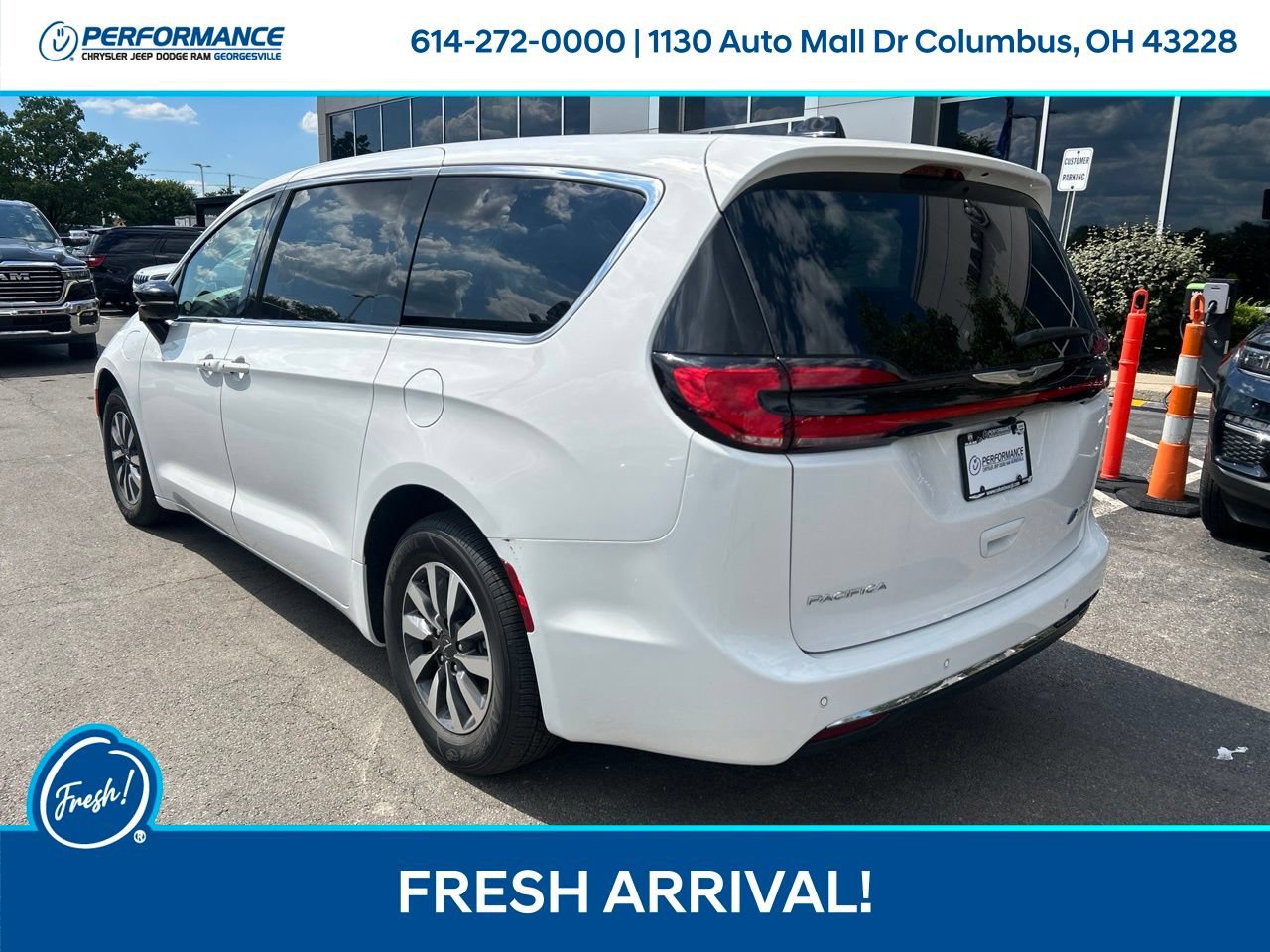 Used 2026 Chrysler Pacifica Select FWD image 6