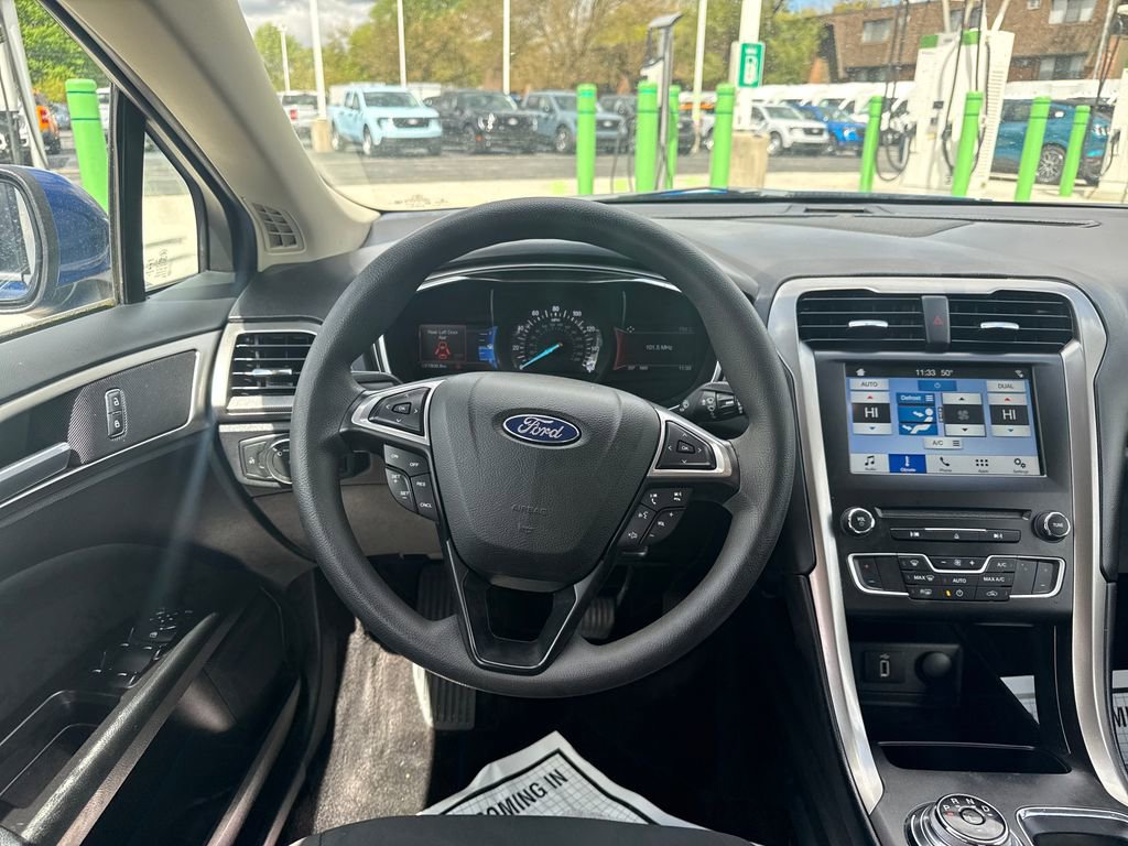 Used 2017 Ford Fusion SE w/ Fusion SE Technology Package FWD image 17