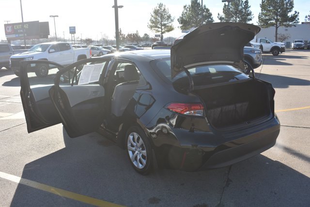 Used 2025 Toyota Corolla LE image 16