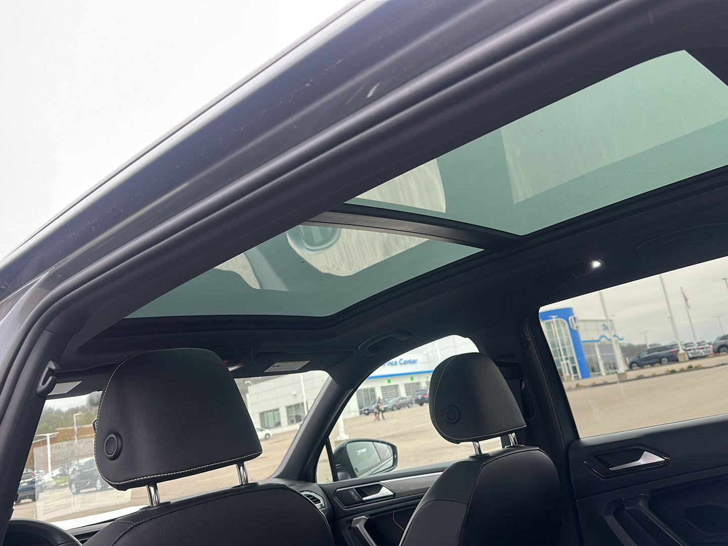 Used 2022 Volkswagen Tiguan SE R-Line image 22