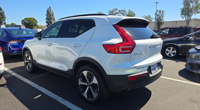 Used 2026 Volvo XC40 B5 Plus AWD/4WD image 5