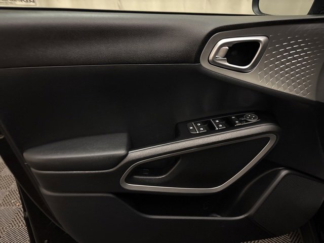 Used 2023 Kia Soul LX w/ LX Technology Package image 10