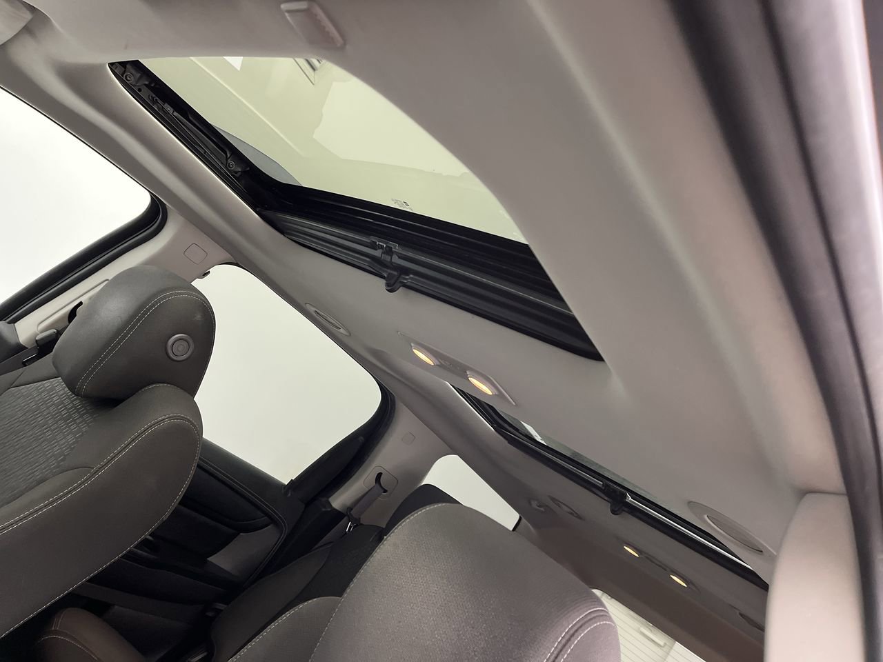 Used 2015 GMC Acadia SLE FWD image 6