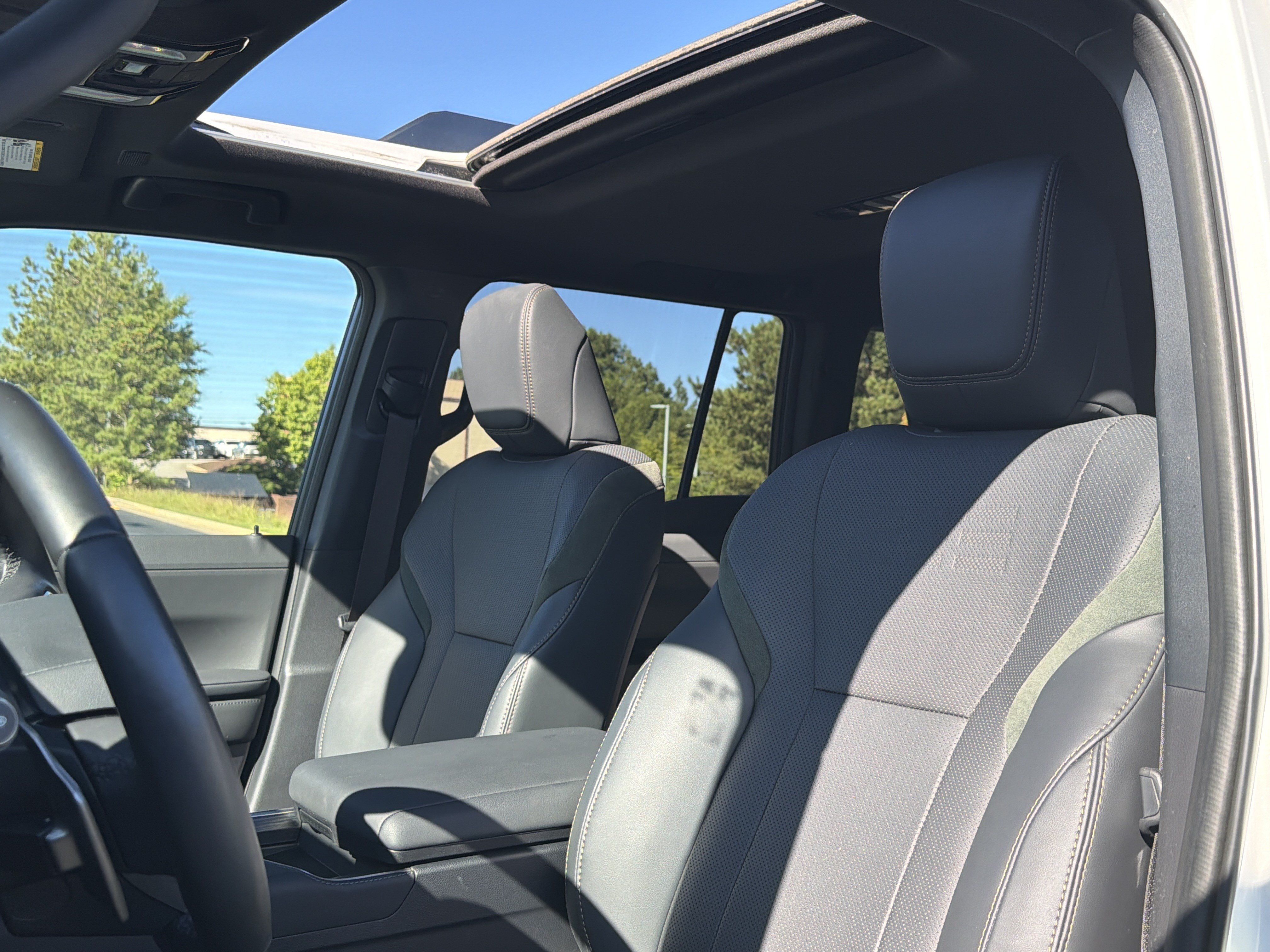 Used 2025 Lexus GX 550 AWD/4WD image 7