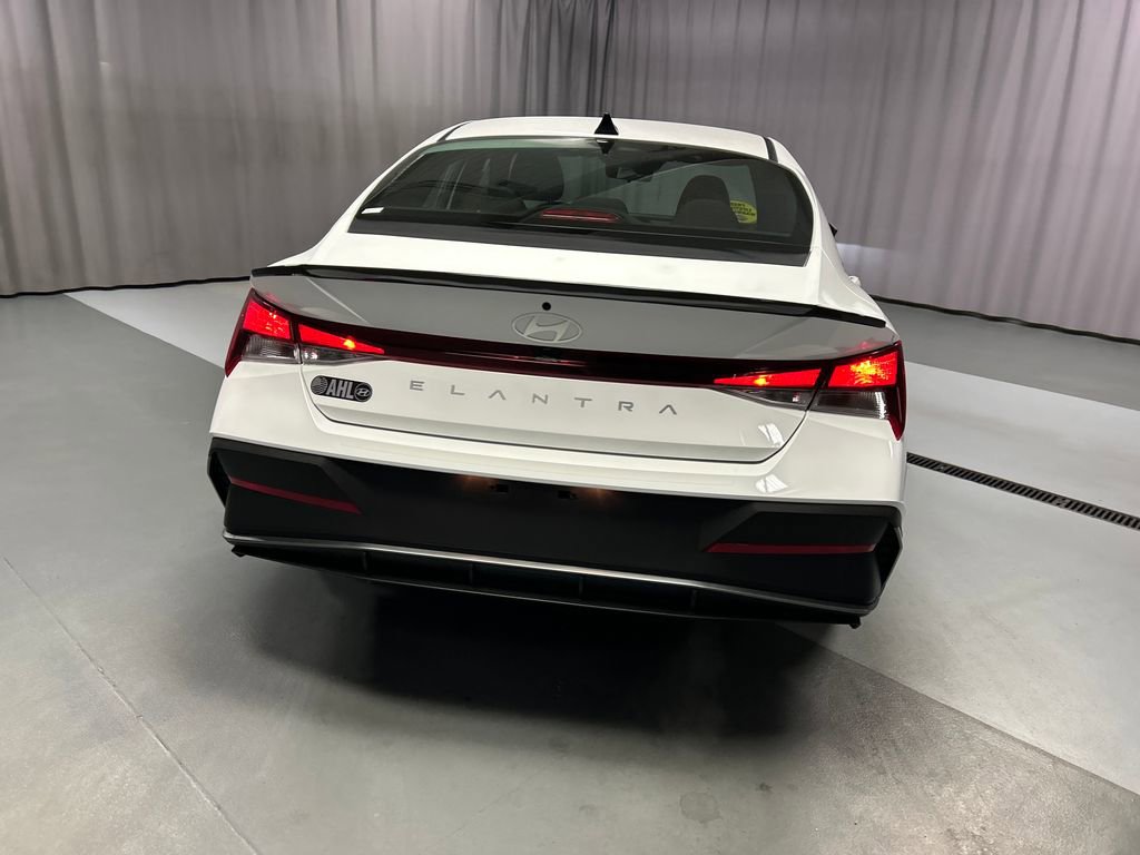 Used 2025 Hyundai Elantra Sport image 6
