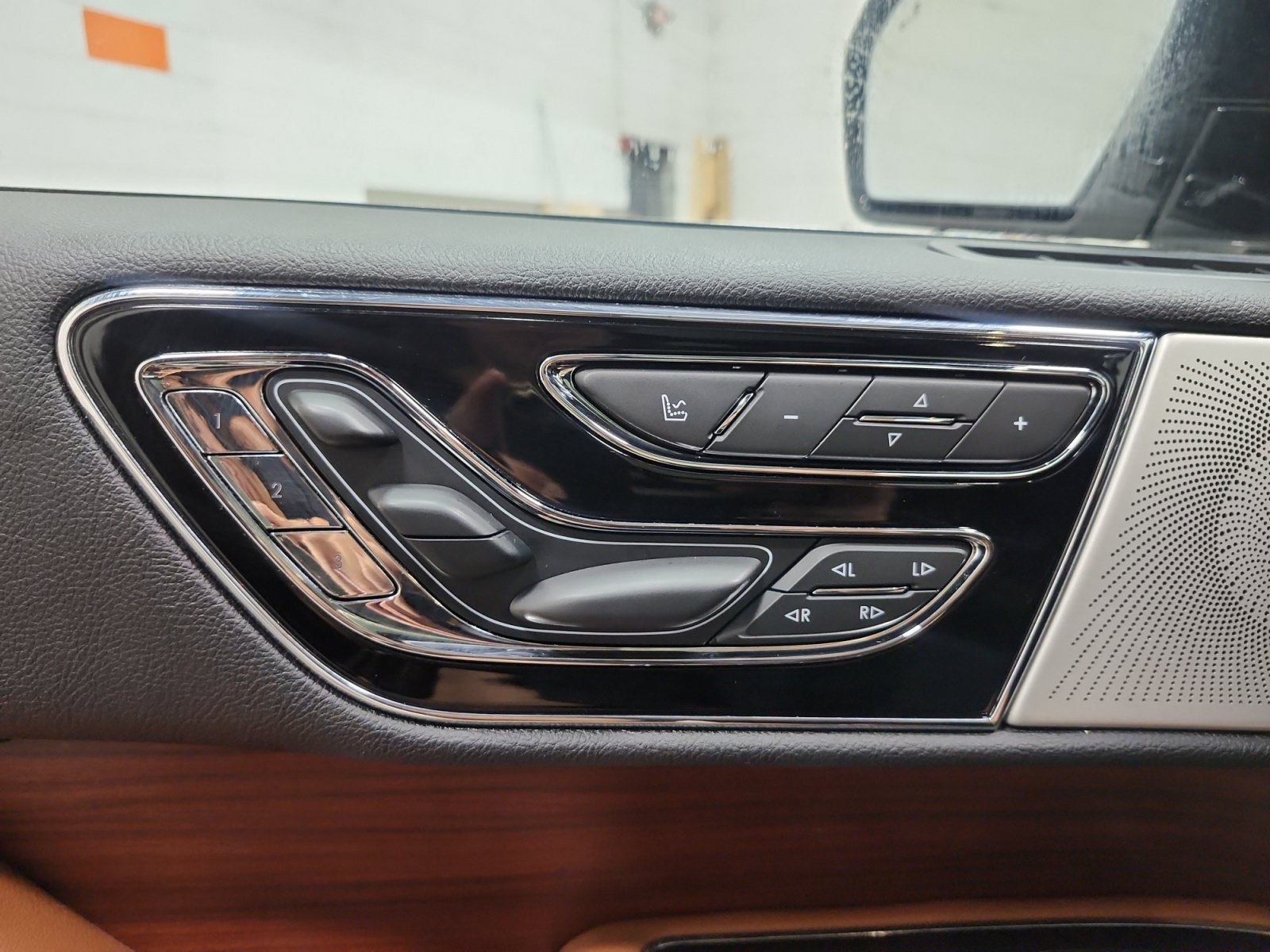 Used 2021 Lincoln Navigator L Reserve w/ Luxury Package AWD/4WD image 16