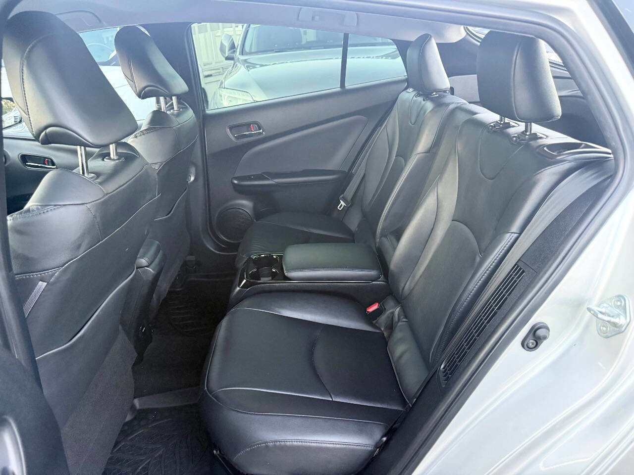 Used 2018 Toyota Prius Prime Premium image 11