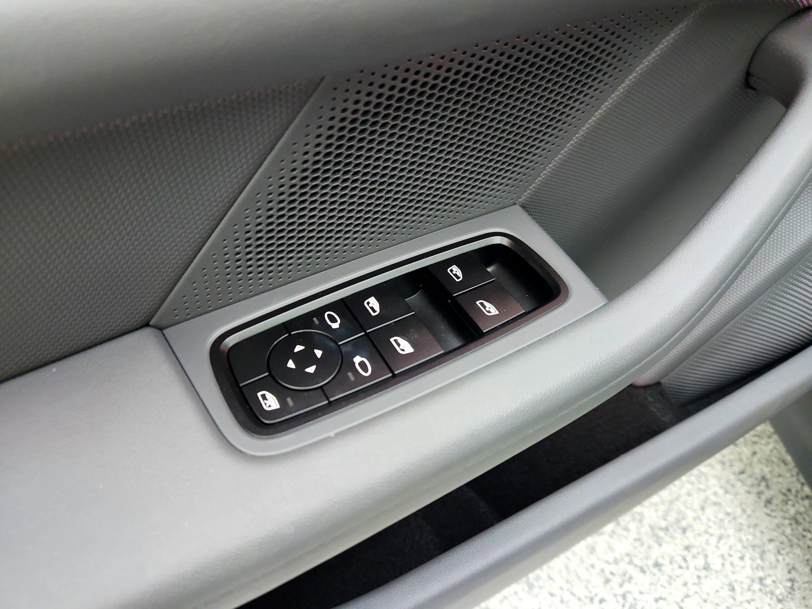 Used 2023 Porsche Taycan RWD image 23