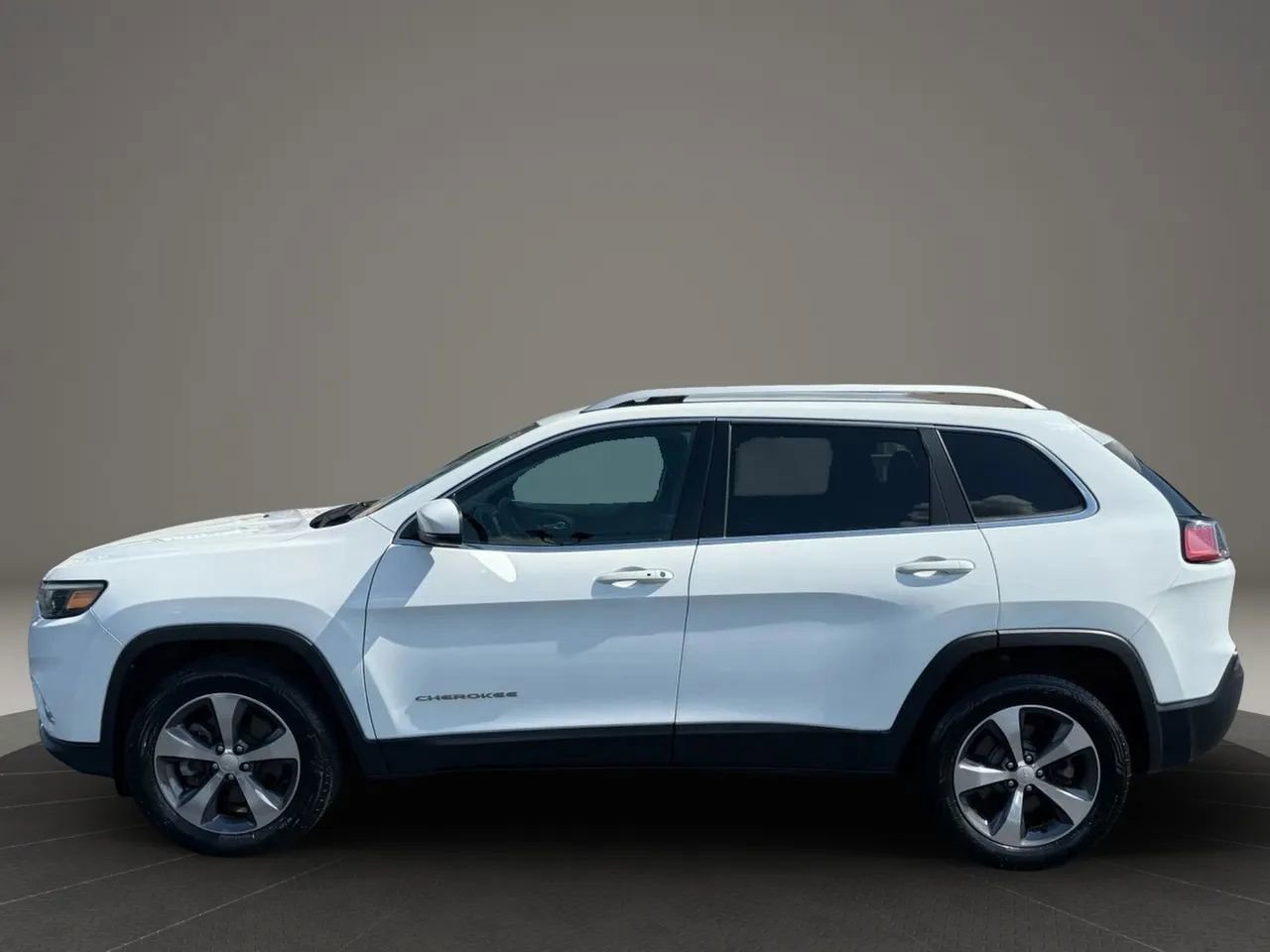 Used 2019 Jeep Cherokee Limited AWD/4WD image 10