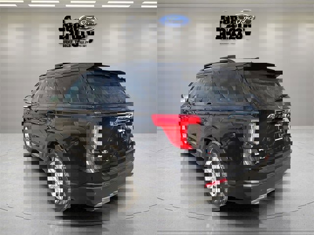 Used 2023 Ford Explorer XLT w/ Equipment Group 202A image 5