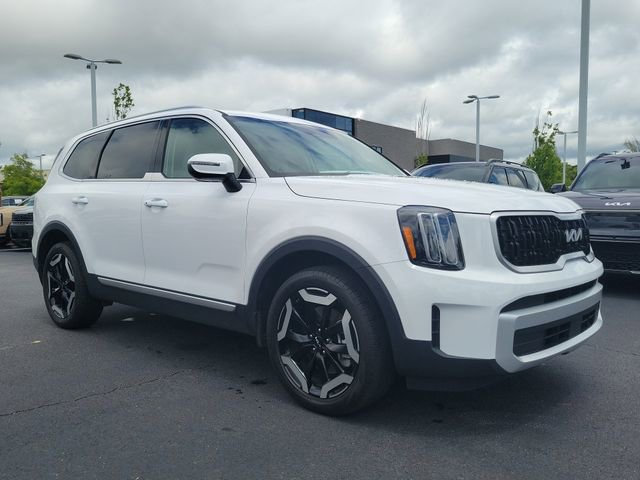 Used 2025 Kia Telluride EX w/ EX Captain's Chair Package FWD image 3