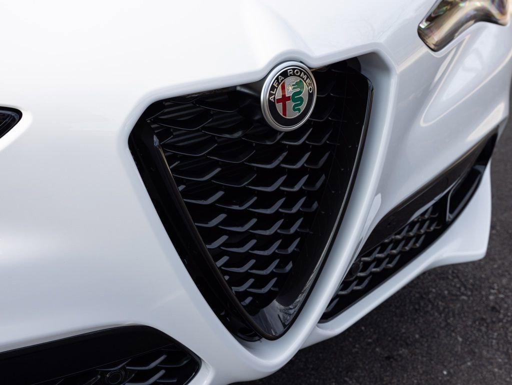 New 2026 Alfa Romeo Stelvio Sprint w/ Convenience Package AWD/4WD image 17