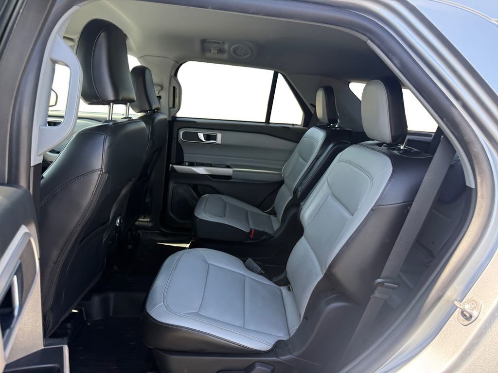 Used 2021 Ford Explorer XLT w/ Equipment Group 202A RWD image 16
