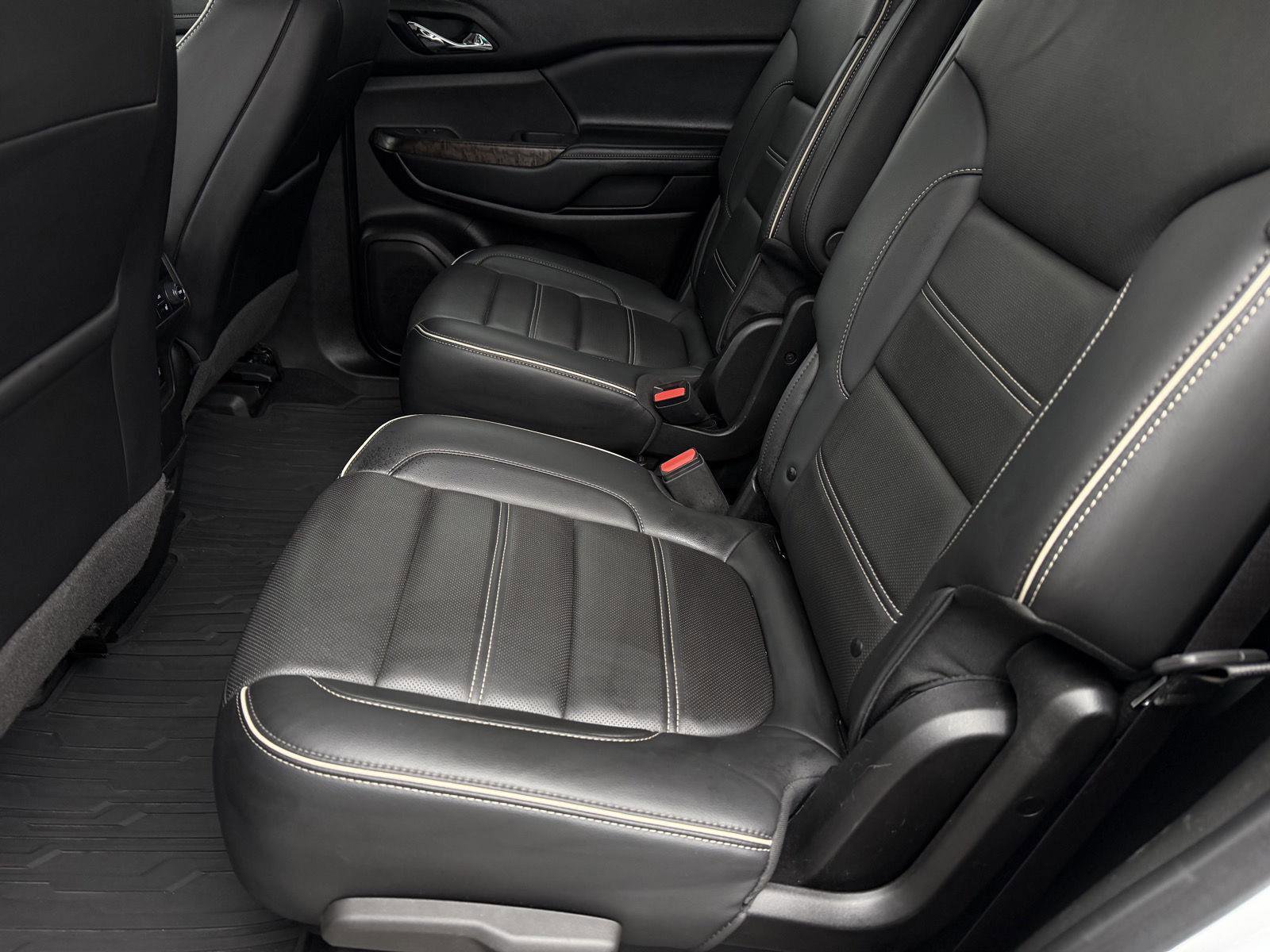 Used 2022 GMC Acadia Denali w/ Denali Technology Package image 8